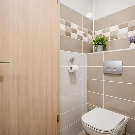 Marina At Danube - Free Private Parking! דירה