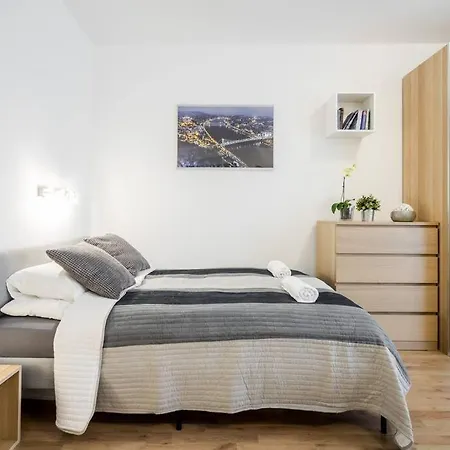 Marina At Danube - Free Private Parking! בודפשט