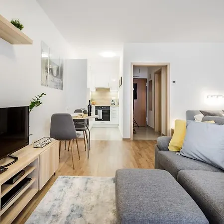 Marina At Danube - Free Private Parking! *