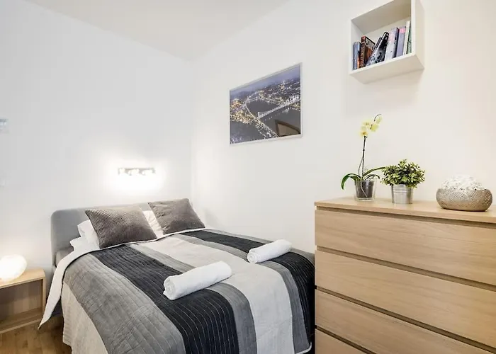 Marina At Danube - Free Private Parking! Apartment *