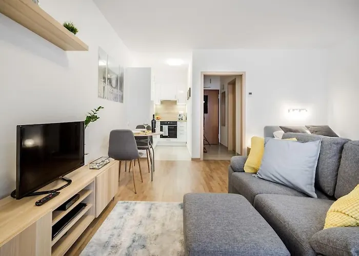 Marina At Danube - Free Private Parking! *