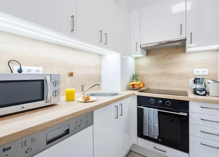 Marina At Danube - Free Private Parking! *